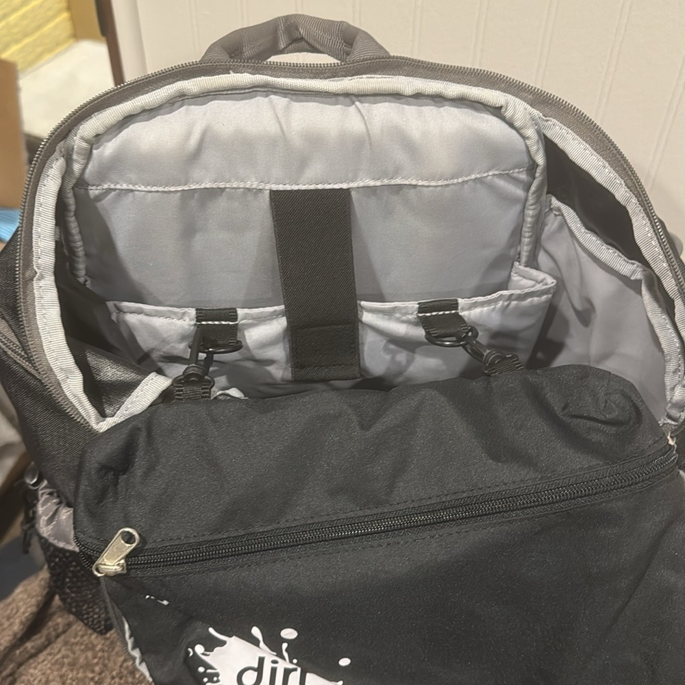Speedo Swim Backpack BLACK Large Wet Compartment 18"x12"x9.5" - Picture 4 of 4